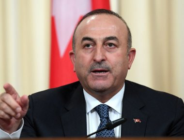 «Δόντια» Μ. Τσαβούσογλου κατά της Ρωσίας: «Μην στηρίζετε τον Μπασάρ αλ Άσαντ»